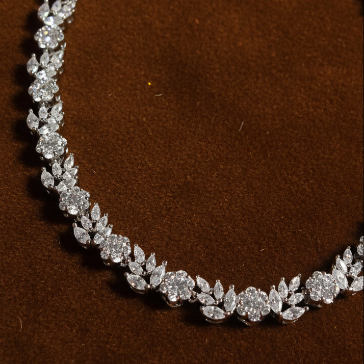 White Neve Necklace Set
