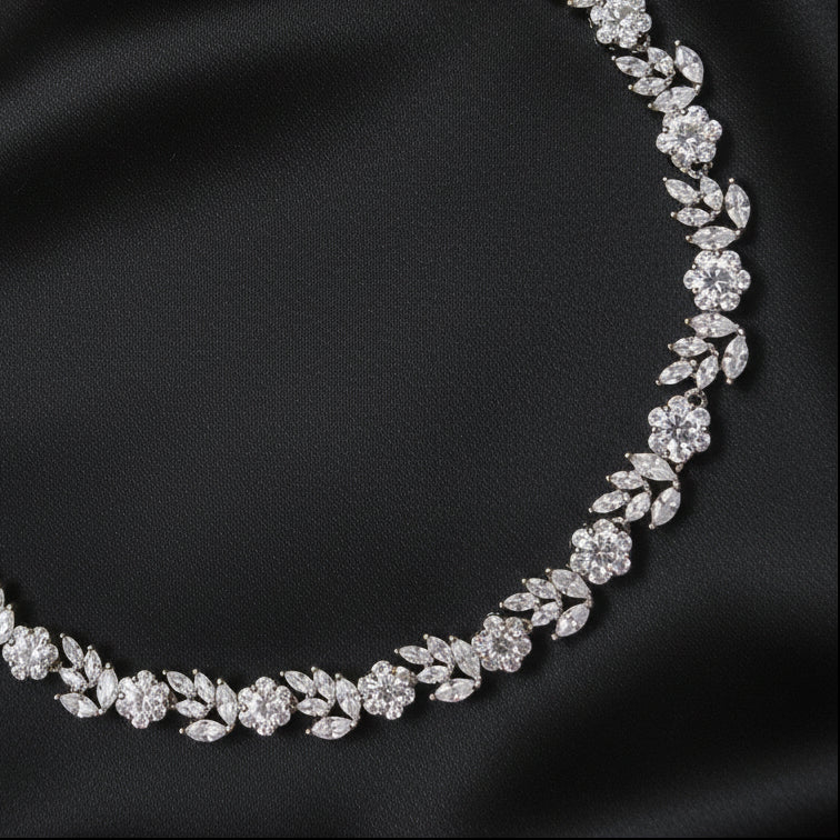 White Neve Necklace Set