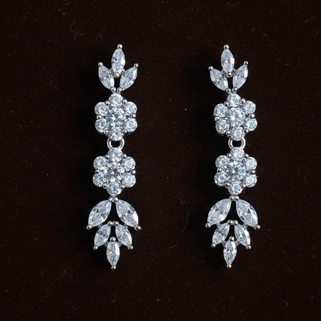 White Neve Necklace Set
