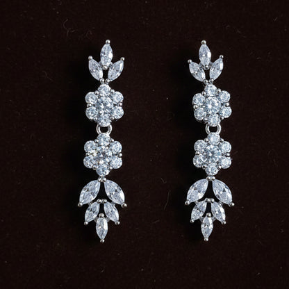 White Neve Necklace Set