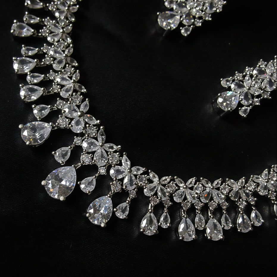 White Terra Necklace Set