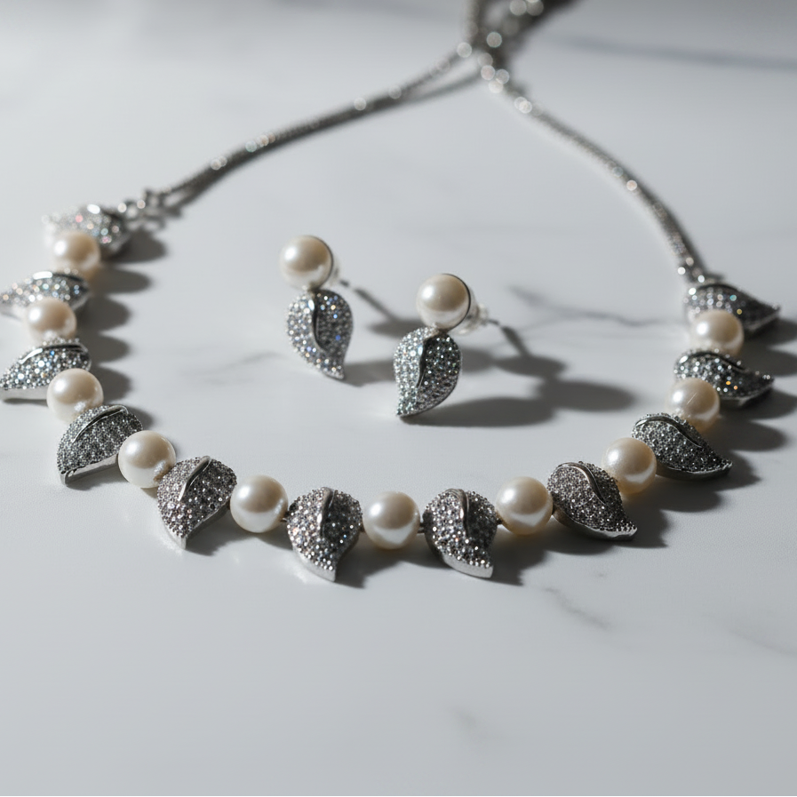White Pearla Necklace Set