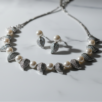 White Pearla Necklace Set