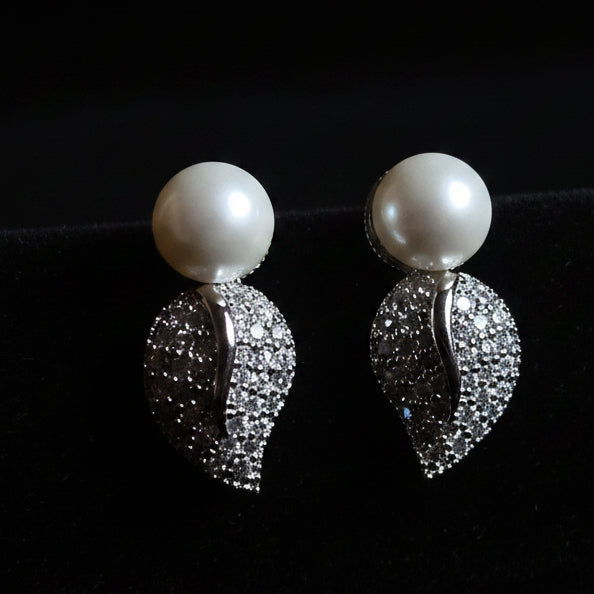 White Pearla Necklace Set