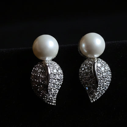 White Pearla Necklace Set