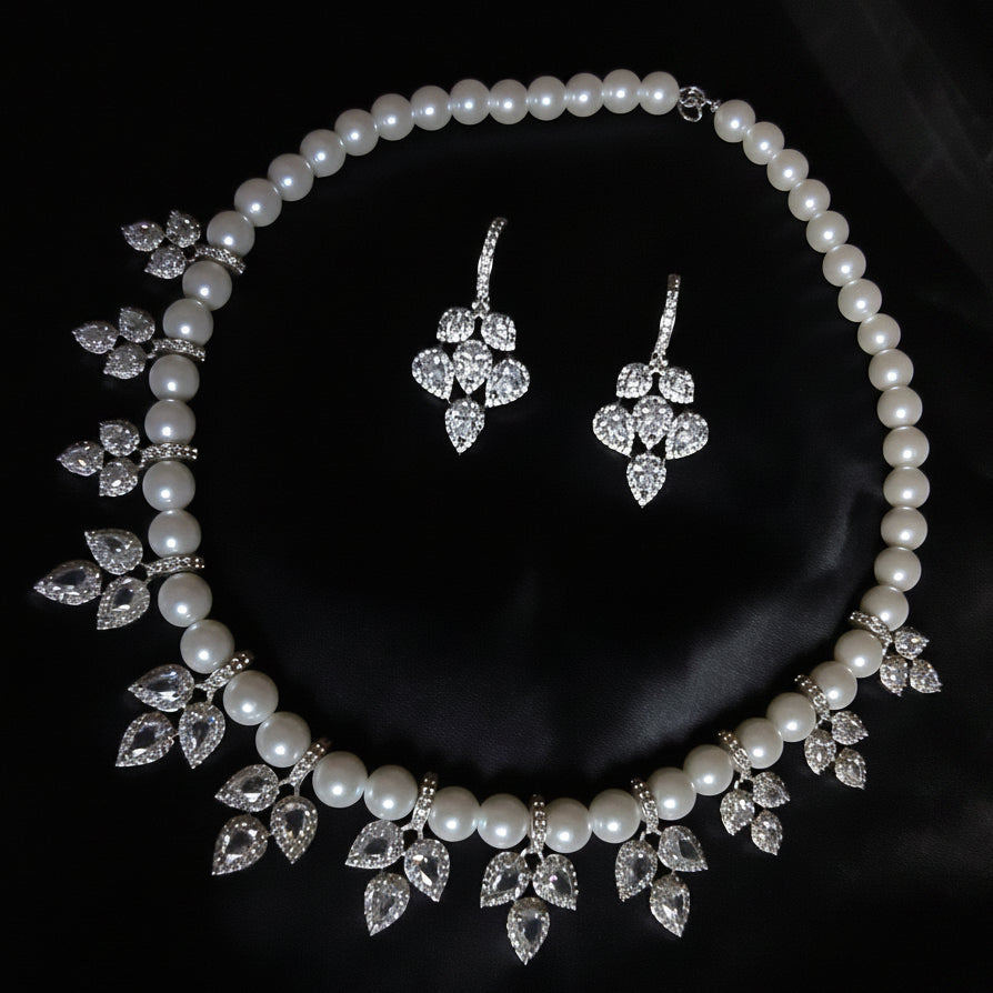 White Stella Necklace Set