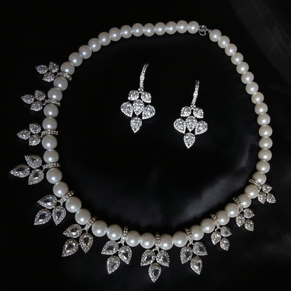 White Stella Necklace Set